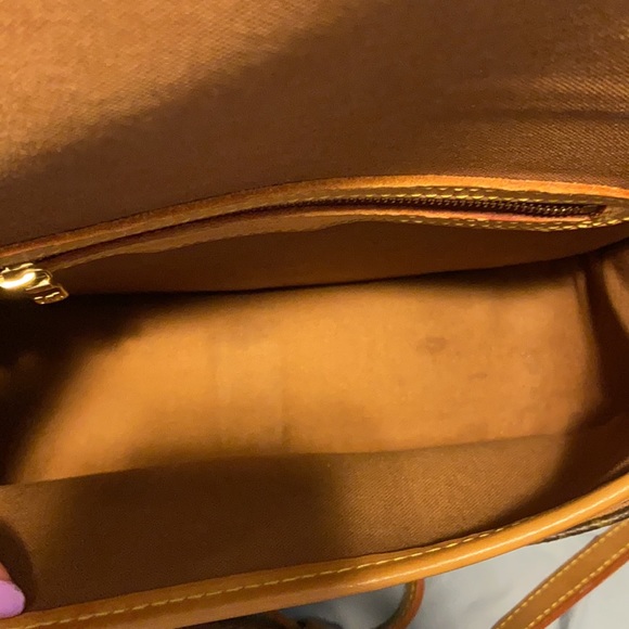 🔥Authentic 🔥Louis Vuitton Solange crossbody - Picture 6 of 11